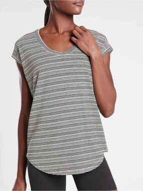Athleta Cloudlight Stratus Tee featuring a light gray and white stripes size L